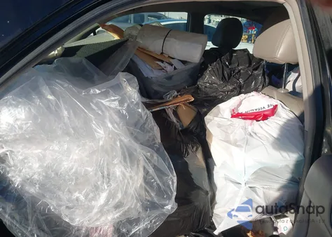 2005 Toyota Camry Le z USA, uszkodzony, nr VIN 4T1BE32K85U417209